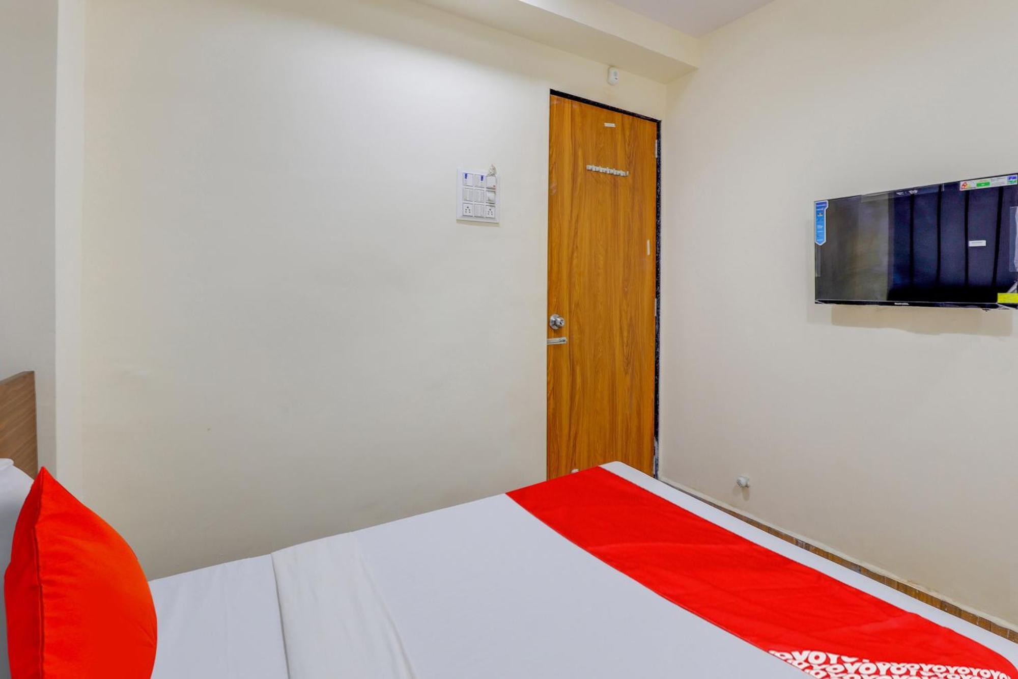 Hotel O Lotus Surat Exterior photo